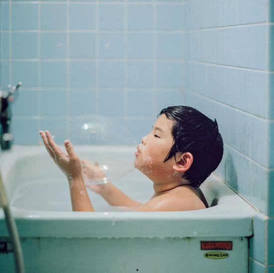 浴室偷拍系列Av下载,揭秘隐秘角落的惊悚故事