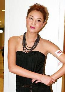 女明星郑希怡,璀璨星途，优雅绽放